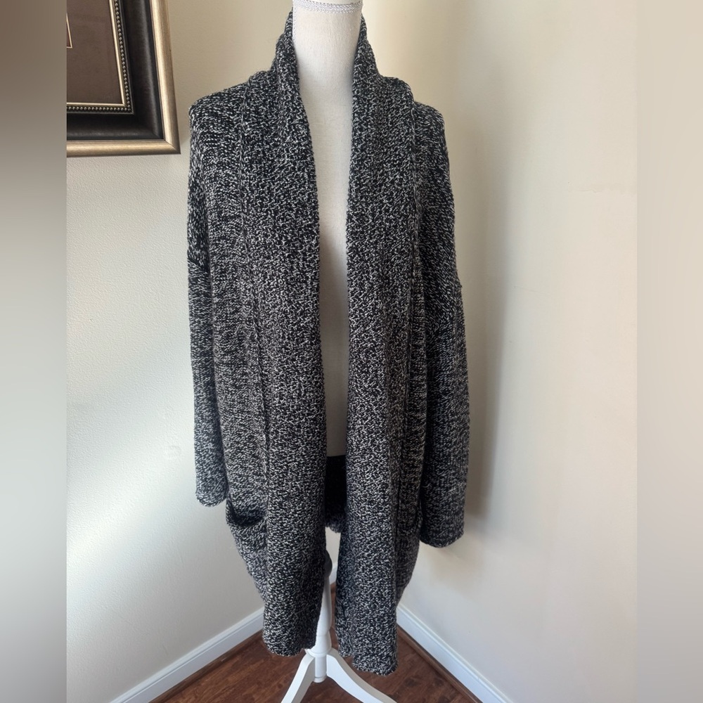 Women’s Caslon Duster Cardigan. Black and white knit. Excellent condition. Sz M